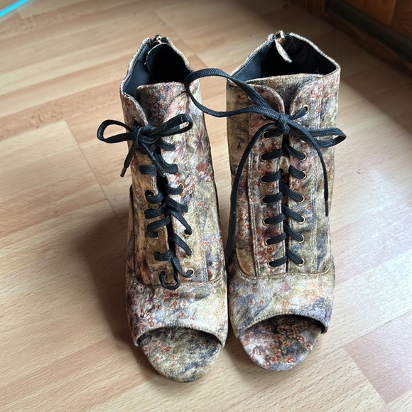 Nanette by Nanette Lepore Halle velour peep toe bootie size 7 - Picture 2 of 6